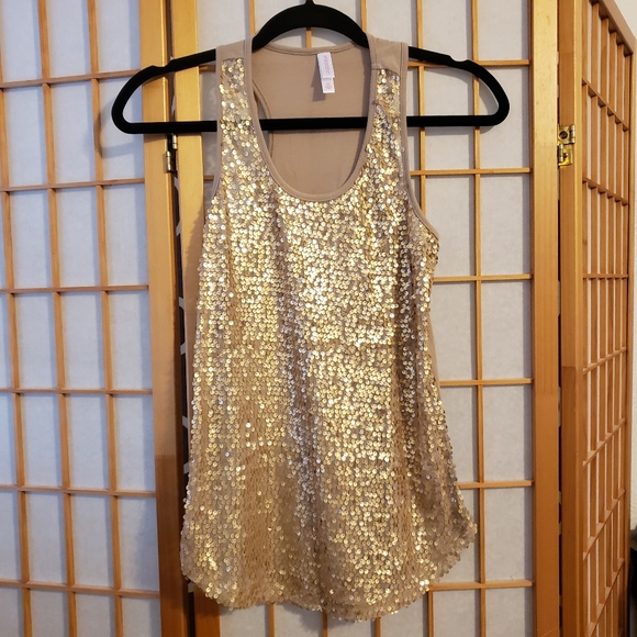 Tops - Picture 4 of 11